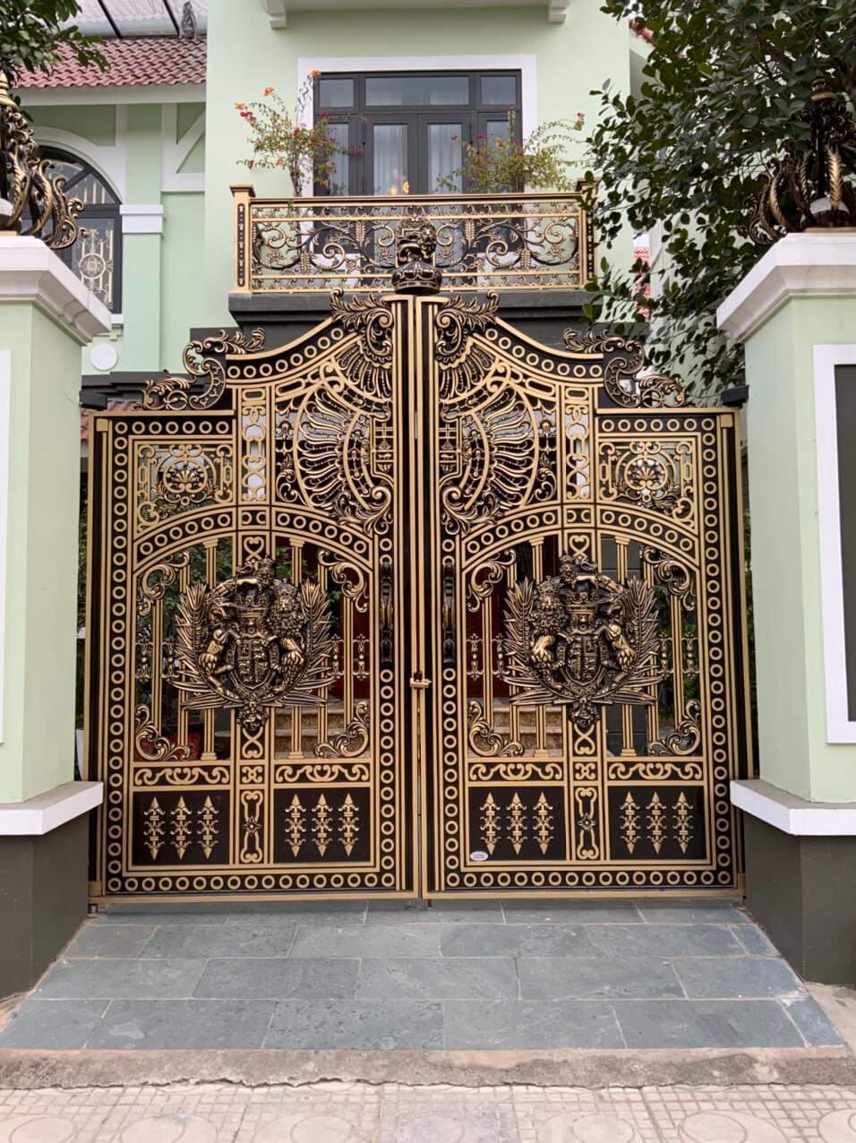 Cổng Nhôm Đúc Hoàng Gia Châu Âu C05