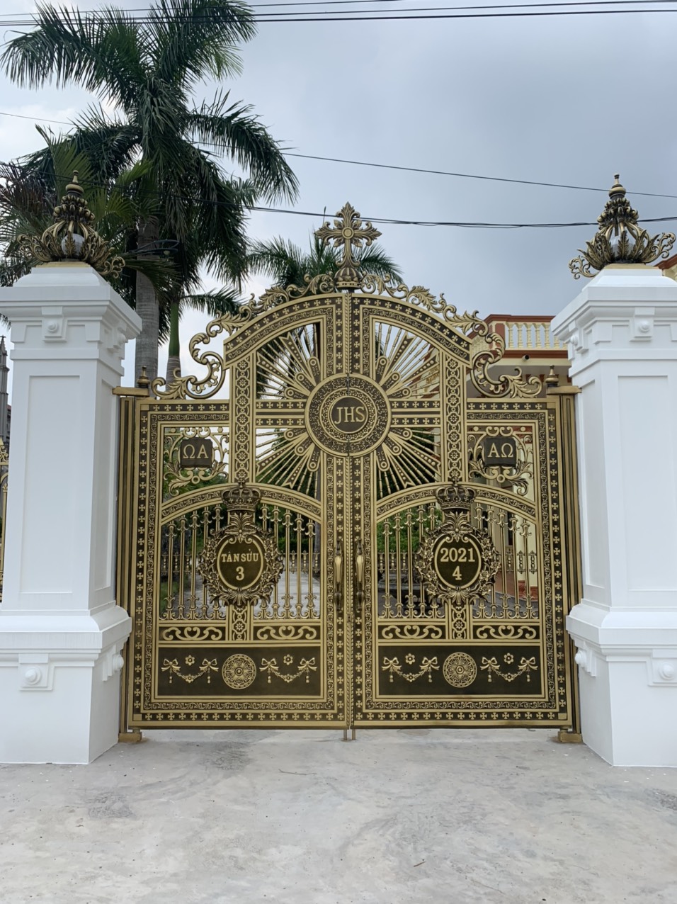 Cổng nhôm đúc Hoàng Gia Ánh Hào Quang C07