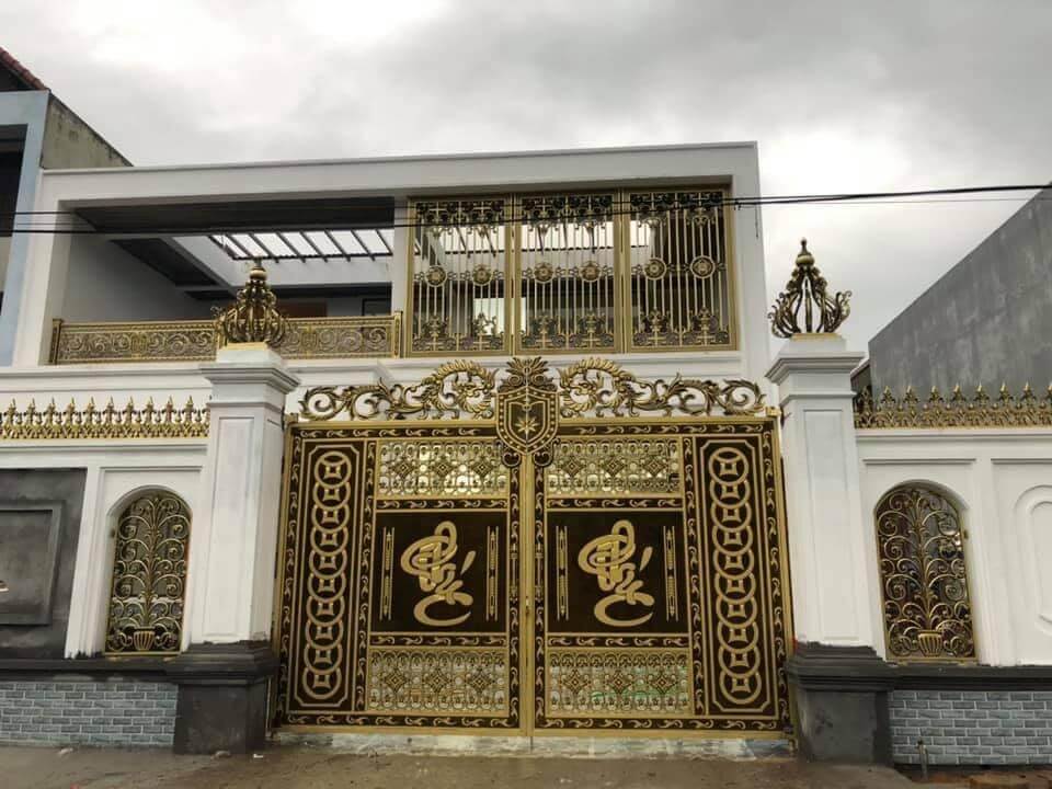 Cổng nhôm đúc Hoa Văn Logo C09